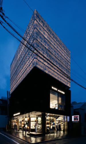 マーク ジェイコブス青山旗艦店がオープン5周年を迎えてリニューアル