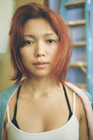 二階堂ふみの写真集『near, far』刊行記念サイン会が15日、ブックマークで開催！