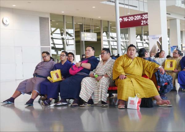 じわじわくるいくしゅんワールド、初写真集『ですよねー』刊行