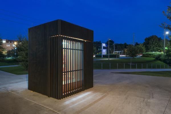 住宅街のど真ん中に現れた、画期的な折りたたみ式ミニ図書館「Story Pod」