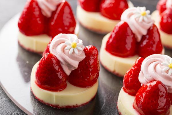 ヒルトン東京、“苺尽くし”のデザートフェアが再び！前年は苺の総消費量約1トン