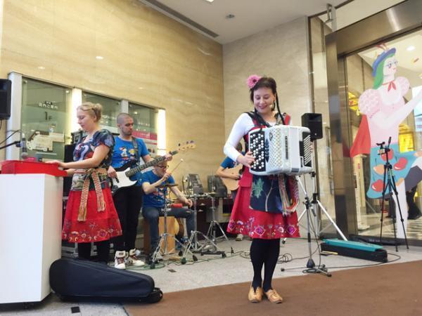 フィンランドの姉妹デュオ・ミミットが語るフィンランドのクリスマスの過ごし方【INTERVIEW】