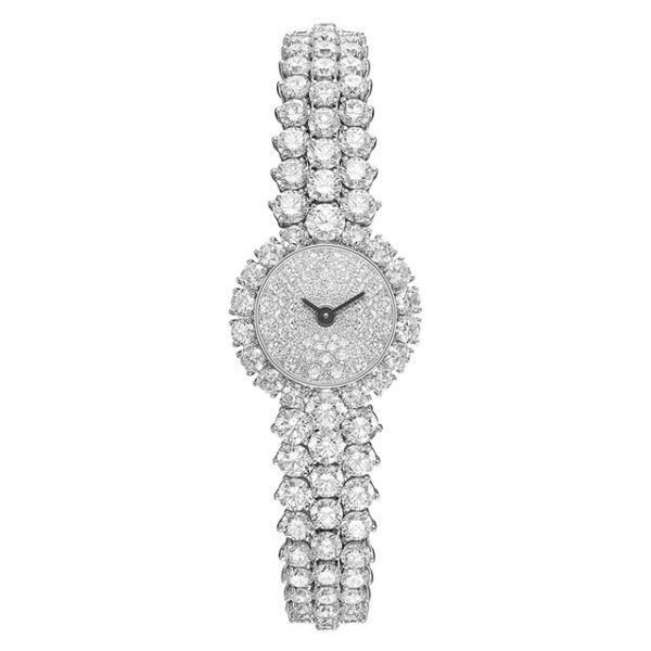 粉雪に舞い煌めくダイヤモンド。ヴァン クリーフ＆アーペルがホリデーに贈る「ダイヤモンド ブリーズ」