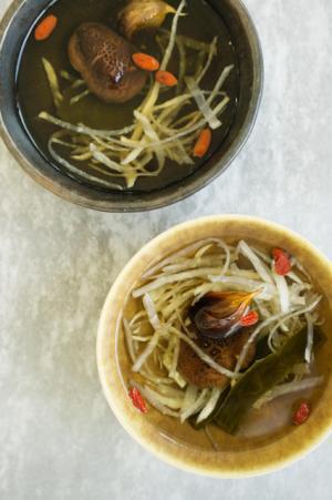 ELLE cafeの100%植物性「ヴィーガンブロススープ」で年末年始おこもりケア