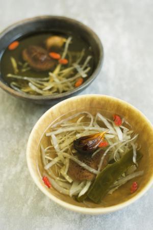 ELLE cafeの100%植物性「ヴィーガンブロススープ」で年末年始おこもりケア