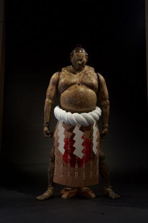 面や兜から気配を感じとる。彫刻家・淺野健一の個展がhpgrp ギャラリートウキョウで開催