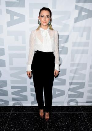 オスカー主演女優賞候補のシアーシャ・ローナン、授賞式の同伴者は母親