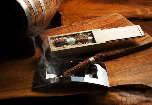 甘いチョコレートシガーを嗜む、アンダーズ 東京の大人なバレンタイン