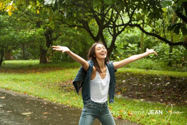 ラグ＆ボーンの「D.I.Y. Project」キャンペーンに長谷川潤、ハワイの大自然を駆け回る