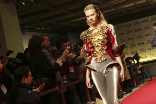 サロン・デュ・ショコラ、“ショコラファッションショー”で開幕！ショコラ好き楠田枝里子も駆けつける