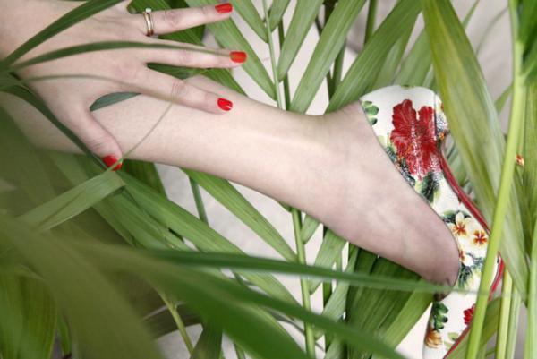 クリスチャン ルブタンからとびきりハワイアンな「Hawaii Kawai」コレクション