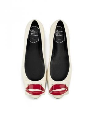 ロジェ ヴィヴィエがバレンタインに贈る“キス”。大胆リップデザインのアイテムが蘇る