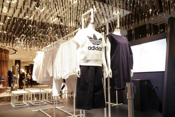adidas Originals by HYKE第3弾、国内4店舗で3月9日に先行発売
