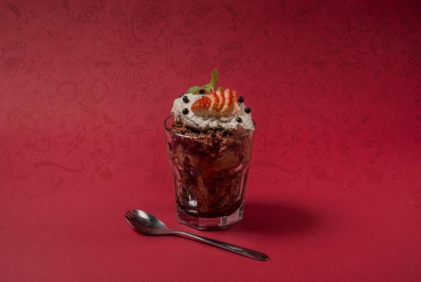 ディーゼルが手掛けるカフェでバレンタイン限定メニュー。マックスブレナーのチョコ×オレンジシナモンラテなど