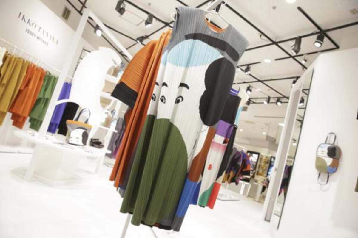 イッセイ ミヤケ 新宿伊勢丹に田中一光作品をモチーフとした新シリーズ扱うポップアップをオープン 16年2月4日 ウーマンエキサイト 1 2