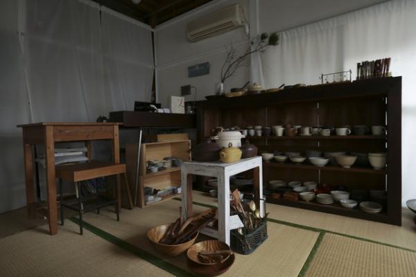 原宿に佇む一軒家、陶芸家の手仕事を間近に感じて--「shizen」【東京の器屋を巡るvol.1】