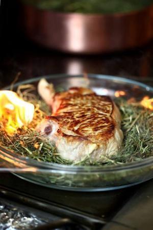 ミシュラン2ツ星「ドミニク・ブシェ トーキョー」で名優ジェラール・ドパルデューが愛した「仔牛の料理」が一夜限りのイベントで復刻