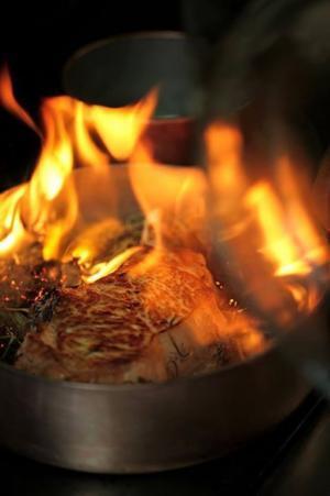 ミシュラン2ツ星「ドミニク・ブシェ トーキョー」で名優ジェラール・ドパルデューが愛した「仔牛の料理」が一夜限りのイベントで復刻