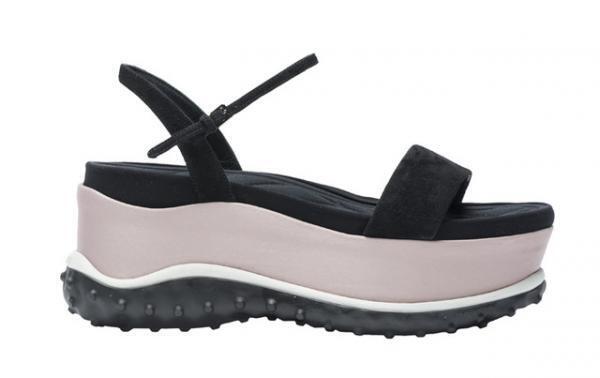 ミュウミュウ、新宿伊勢丹で“ハリネズミ”や“海の生き物”からインスパイアされた新作シューズを発売