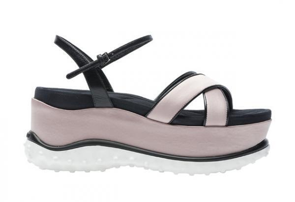 ミュウミュウ、新宿伊勢丹で“ハリネズミ”や“海の生き物”からインスパイアされた新作シューズを発売