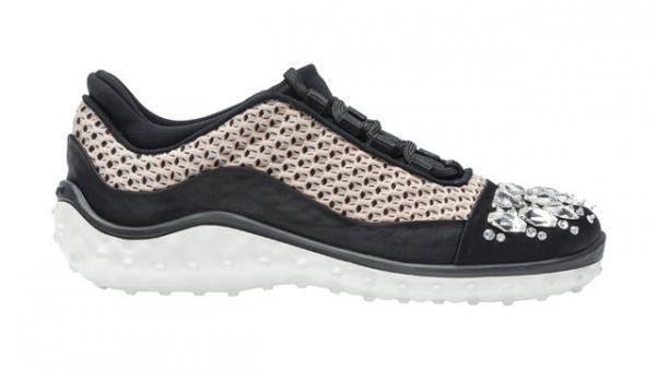 ミュウミュウ、新宿伊勢丹で“ハリネズミ”や“海の生き物”からインスパイアされた新作シューズを発売