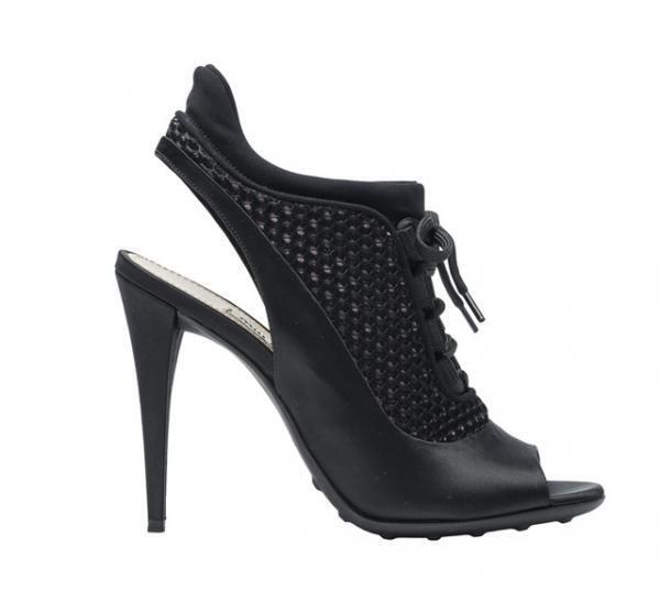 ミュウミュウ、新宿伊勢丹で“ハリネズミ”や“海の生き物”からインスパイアされた新作シューズを発売