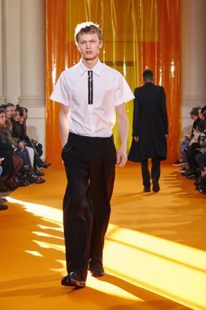 パリで初のランウェイ開催、ヴァージル・アブローの“カットワーク”【16-17AWメンズ】