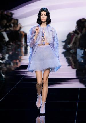 “葵の花”のベールを纏う、ジョルジオ アルマーニ プリヴェ【2016春夏クチュール】