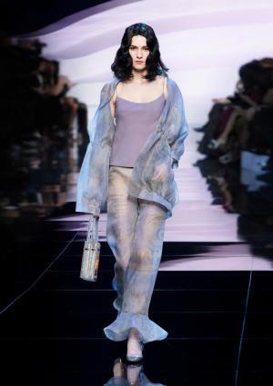 “葵の花”のベールを纏う、ジョルジオ アルマーニ プリヴェ【2016春夏クチュール】