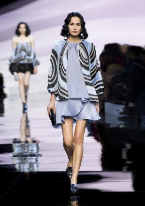 “葵の花”のベールを纏う、ジョルジオ アルマーニ プリヴェ【2016春夏クチュール】