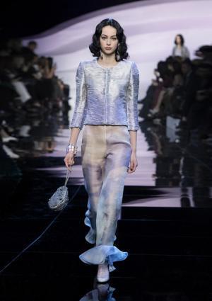 “葵の花”のベールを纏う、ジョルジオ アルマーニ プリヴェ【2016春夏クチュール】