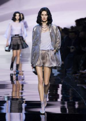 “葵の花”のベールを纏う、ジョルジオ アルマーニ プリヴェ【2016春夏クチュール】