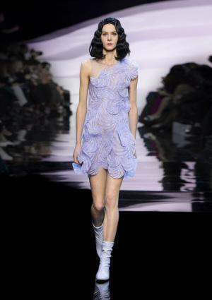 “葵の花”のベールを纏う、ジョルジオ アルマーニ プリヴェ【2016春夏クチュール】