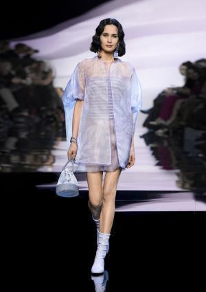 “葵の花”のベールを纏う、ジョルジオ アルマーニ プリヴェ【2016春夏クチュール】