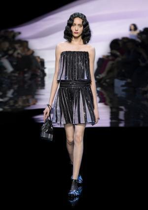 “葵の花”のベールを纏う、ジョルジオ アルマーニ プリヴェ【2016春夏クチュール】