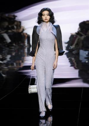 “葵の花”のベールを纏う、ジョルジオ アルマーニ プリヴェ【2016春夏クチュール】