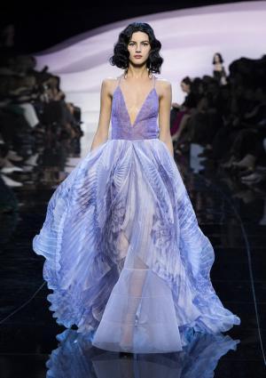 “葵の花”のベールを纏う、ジョルジオ アルマーニ プリヴェ【2016春夏クチュール】