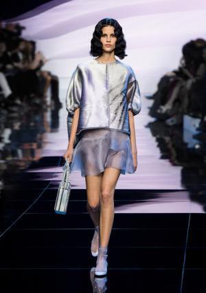 “葵の花”のベールを纏う、ジョルジオ アルマーニ プリヴェ【2016春夏クチュール】