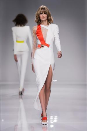 人間工学に基づく、アトリエ ヴェルサーチの美への追求【2016春夏クチュール】