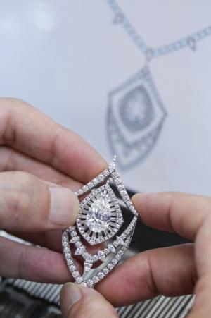 TASAKI、新宿伊勢丹で世界最高峰ホテル・リッツ パリのためのハイジュエリーコレクションを初公開