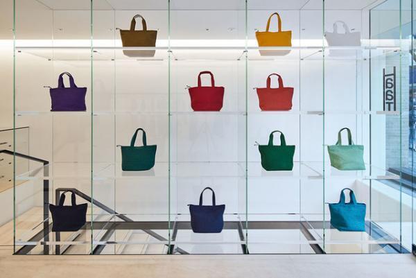 HaaT青山店がリニューアル、空間デザインは吉岡徳仁。オープン記念に90年代復刻アイテムも