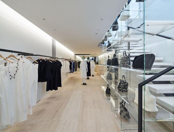 HaaT青山店がリニューアル、空間デザインは吉岡徳仁。オープン記念に90年代復刻アイテムも