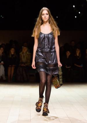 【ルック】バーバリー February 2016ウィメンズコレクション