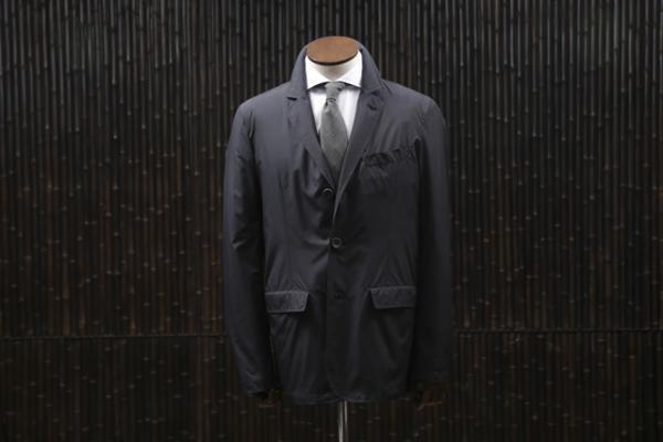 イタリアンクラシコ名門ブランドが伊勢丹メンズ館限定で開発する“旅のギア”