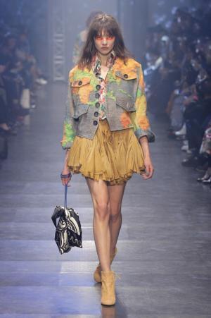 ヴィヴィアン・ウエストウッドが阪急うめだに新店をオープン。限定ペンダント＆シューズも登場