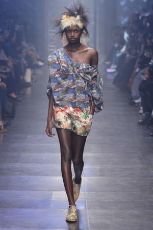 ヴィヴィアン・ウエストウッドが阪急うめだに新店をオープン。限定ペンダント＆シューズも登場