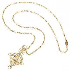 ヴィヴィアン・ウエストウッドが阪急うめだに新店をオープン。限定ペンダント＆シューズも登場