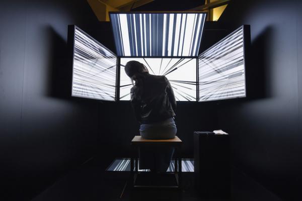 ライゾマ実験建築、ノースフェイスのクモの糸パーカー、Olgaの導電性接着剤ウェアなど近未来が広がるMAT LAB