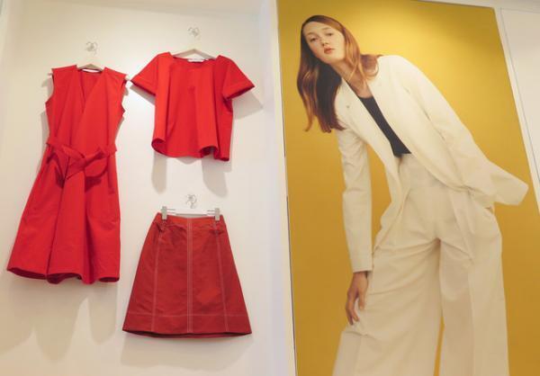 ユニクロ×ルメールの2016春夏コレクション本日発売！ユニクロ銀座にはフルアイテムがそろう期間限定フロアが