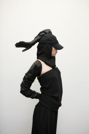 ウィーンで活動する現代芸術家とデザイナーによる、ファッション×アートのイベントが青山で開催